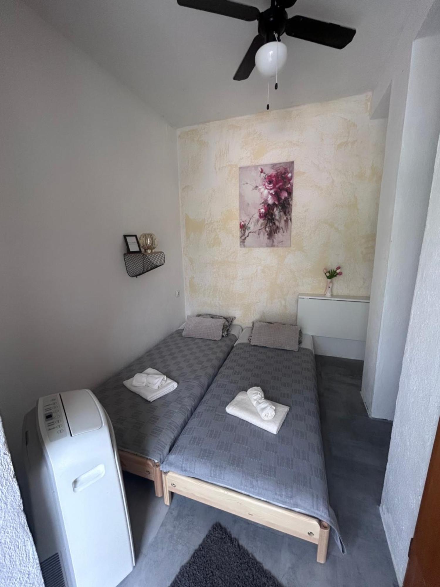 Soba Za Odmor P&E Hotel Kastel Stafilic Ngoại thất bức ảnh